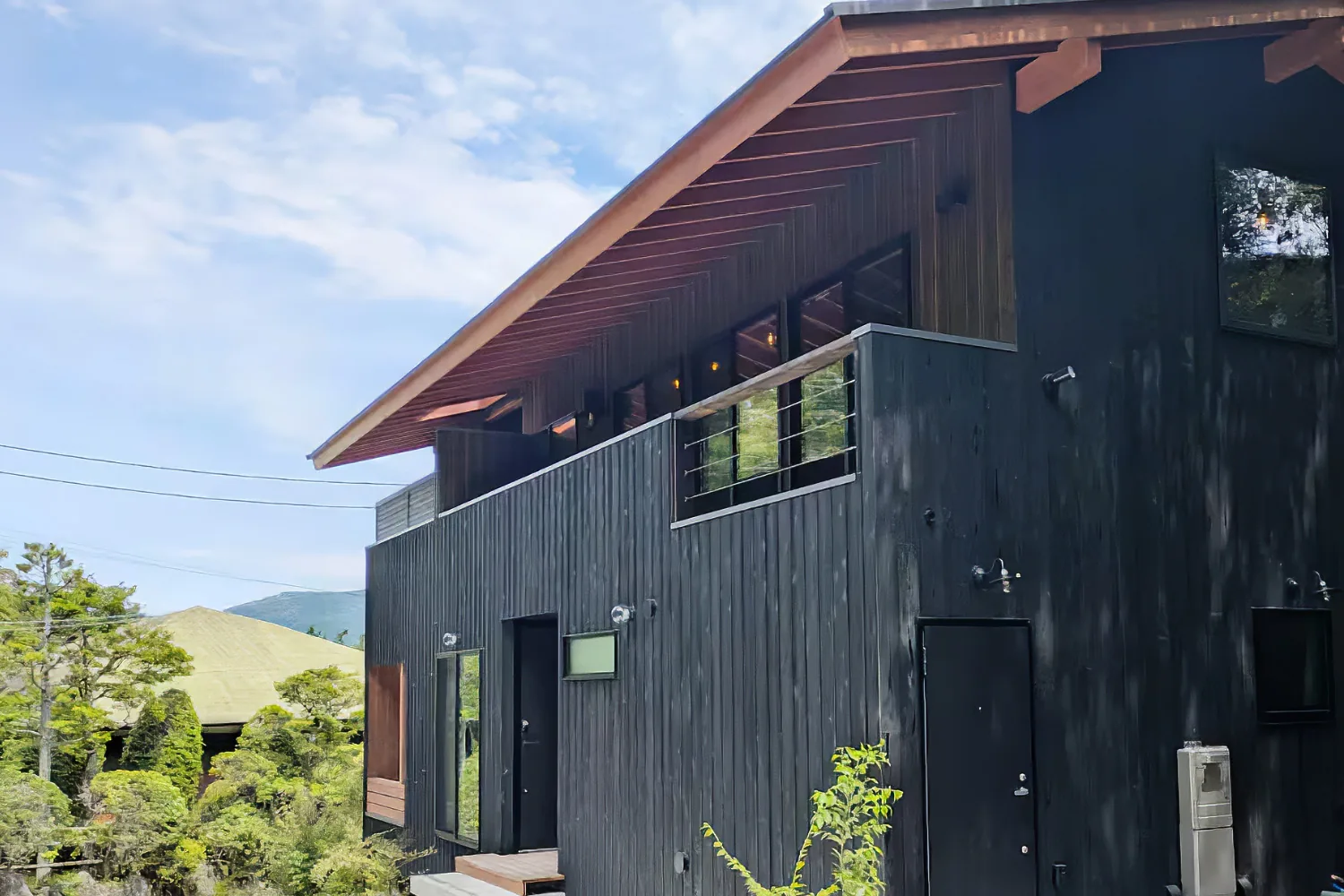 箱根・二ノ平に建つ一棟貸しの宿 Black Diamond 箱根湯庵 の外観